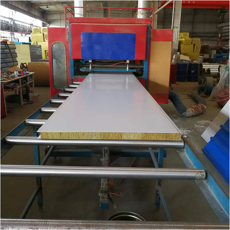 淨化（huà）彩鋼板性能（néng）特點